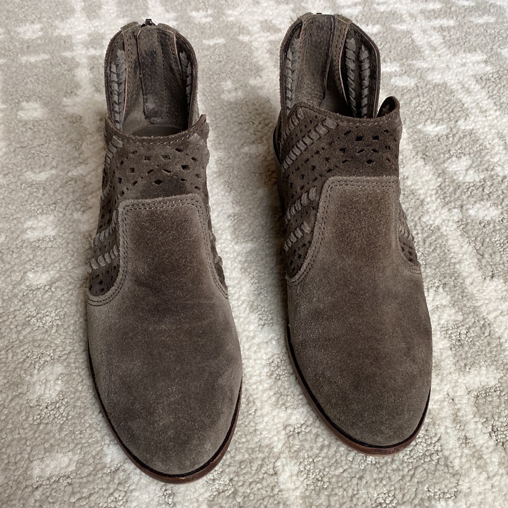 •Vince Camuto• Prasata Suede Ankle Boots - Picture 2 of 14